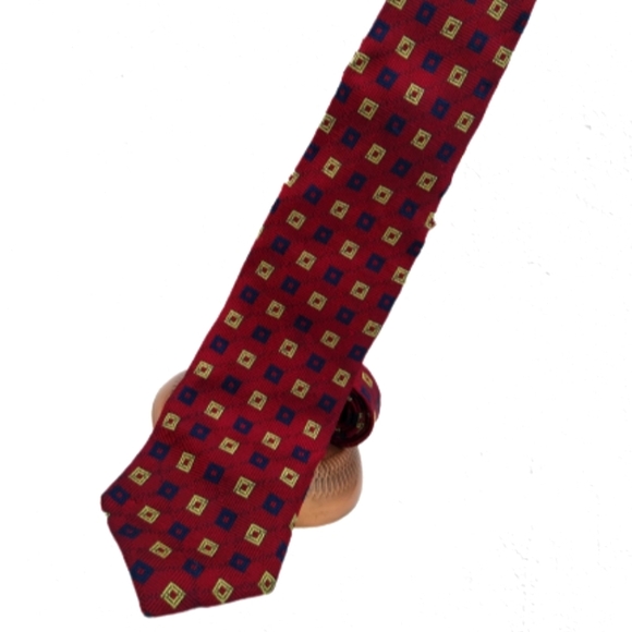 Jos A Banks 100% Silk Red Foulard Geometric Pattern Jacquard Necktie Men's Tie - Picture 9 of 9